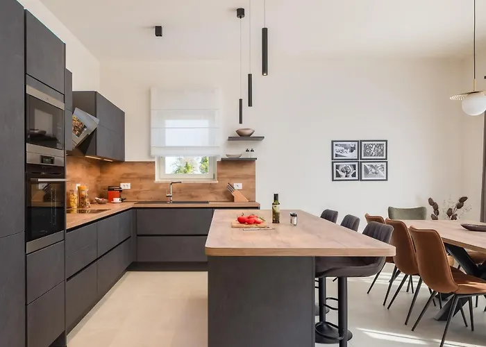 Iris By Ilc * Brtonigla