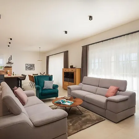 Iris By Ilc Brtonigla