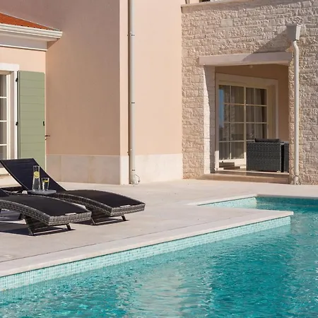 Villa Iris By Ilc *